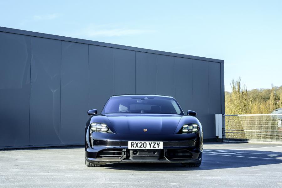 Porsche Taycan Turbo S 2020 года  (UK) (фото 7 из 40)